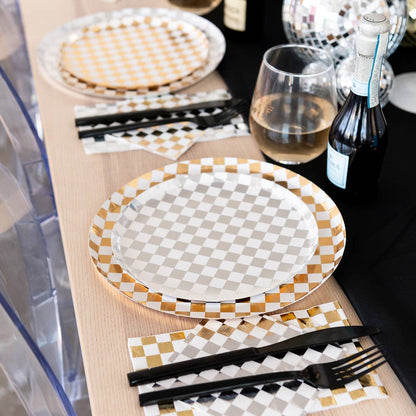 CHECK IT! DAZZLING DIAMOND DESSERT PLATES