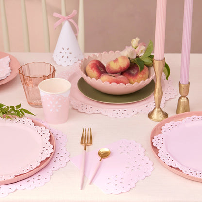 broderie anglaise multi dinner plates by meri meri pack of 8 in two colours pink and peach tablescape 