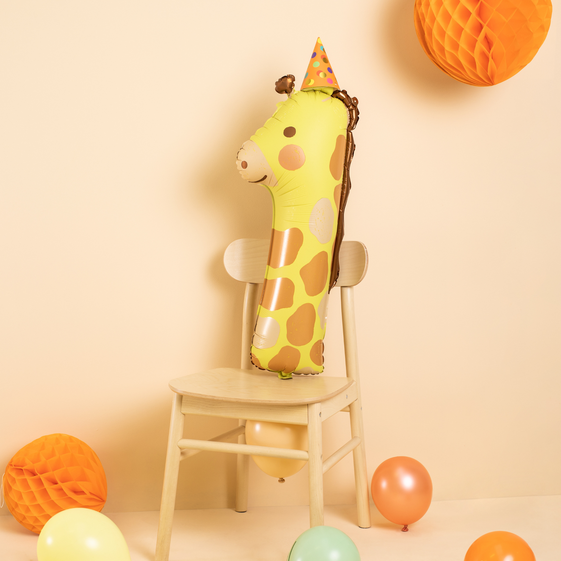 giraffe number 1 foil balloon display 