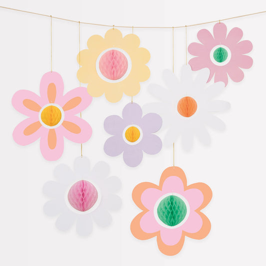 GROOVY FLOWER HANGING DECORATION