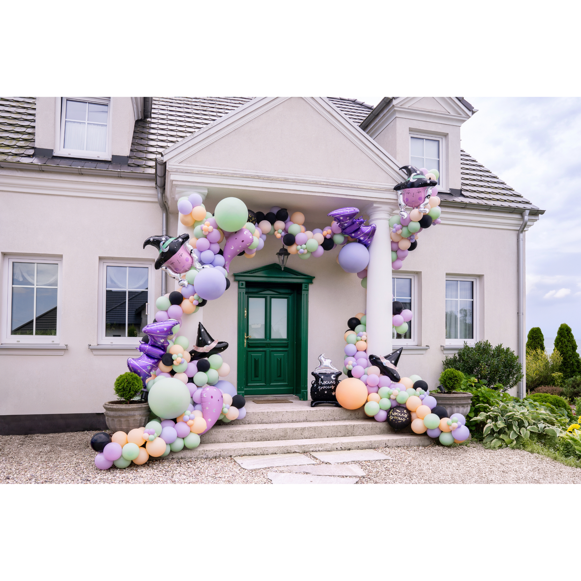 halloween balloon garland set up