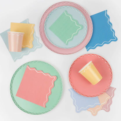 MIXED WAVY LINE DINNER PLATES BY MERI MERI