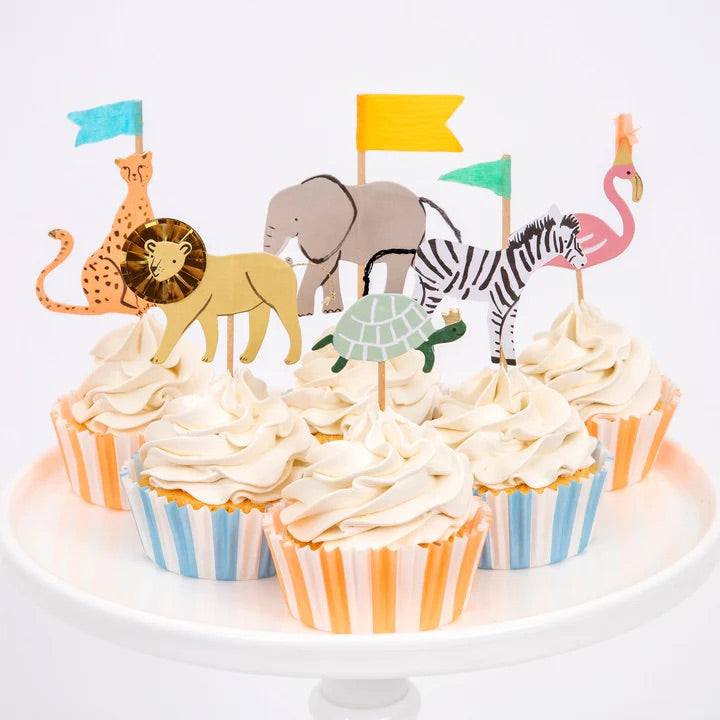 cupcakes with safari animal cupcake toppers